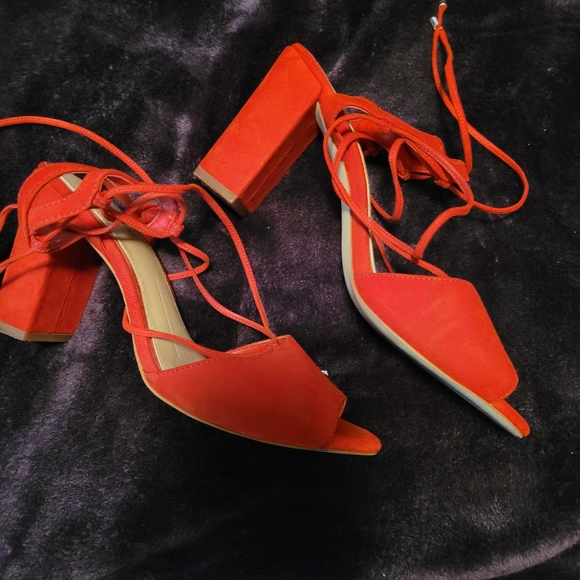 Women's Shoes - Picture 4 of 16